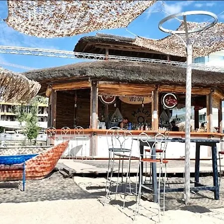 New Apartament Near Sea 아파트